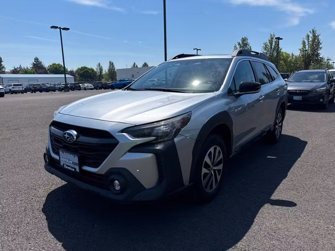 2023 Subaru Outback Premium - Image 3