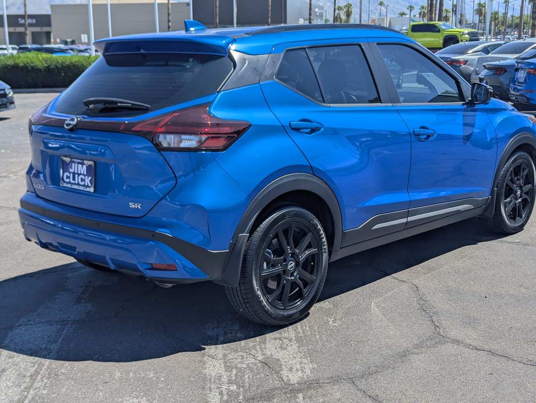 2023 Nissan Kicks SR - Image 2