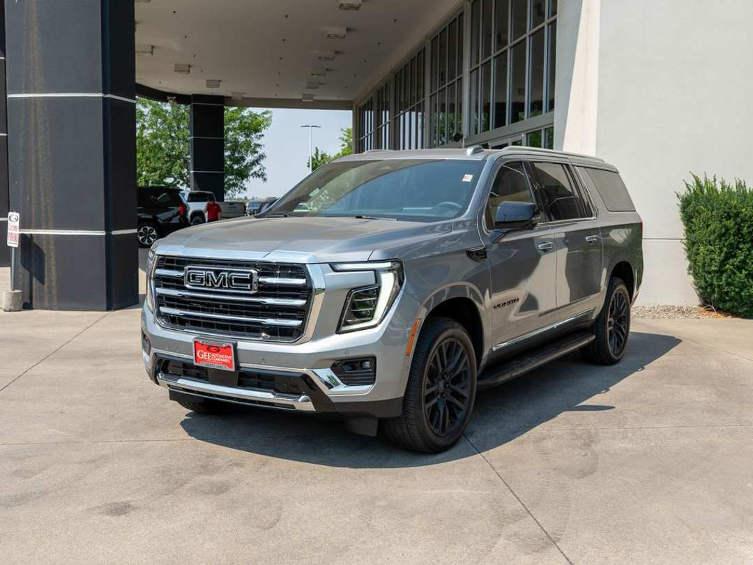 2026 GMC Yukon Xl Elevation - Image 3