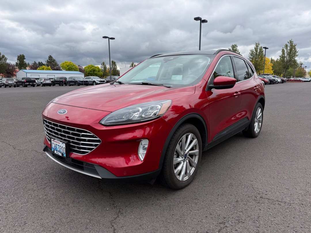 2022 Ford Escape Titanium - Image 3