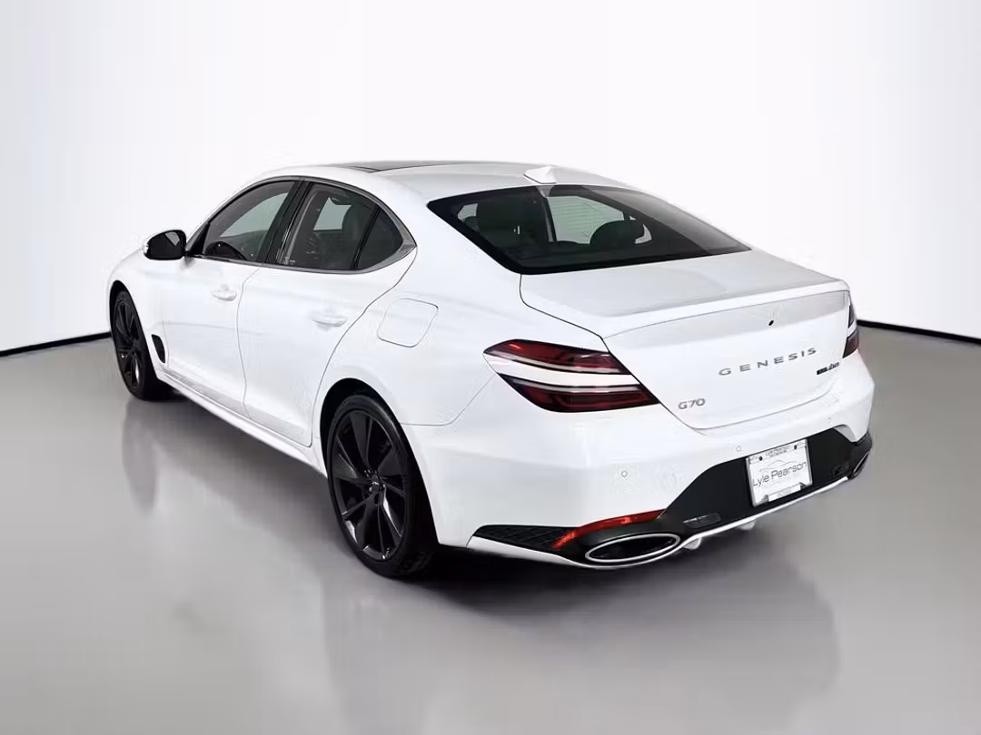 2022 Genesis G70 3.3T - Image 3