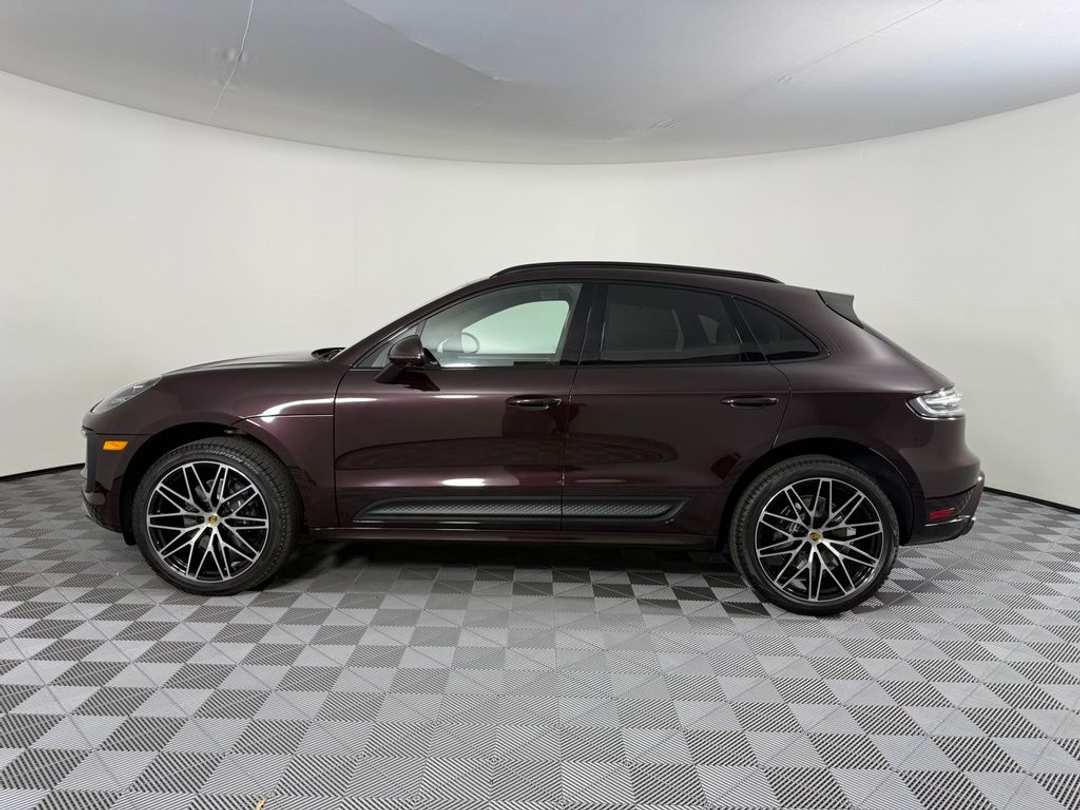 2026 Porsche Macan - Image 2