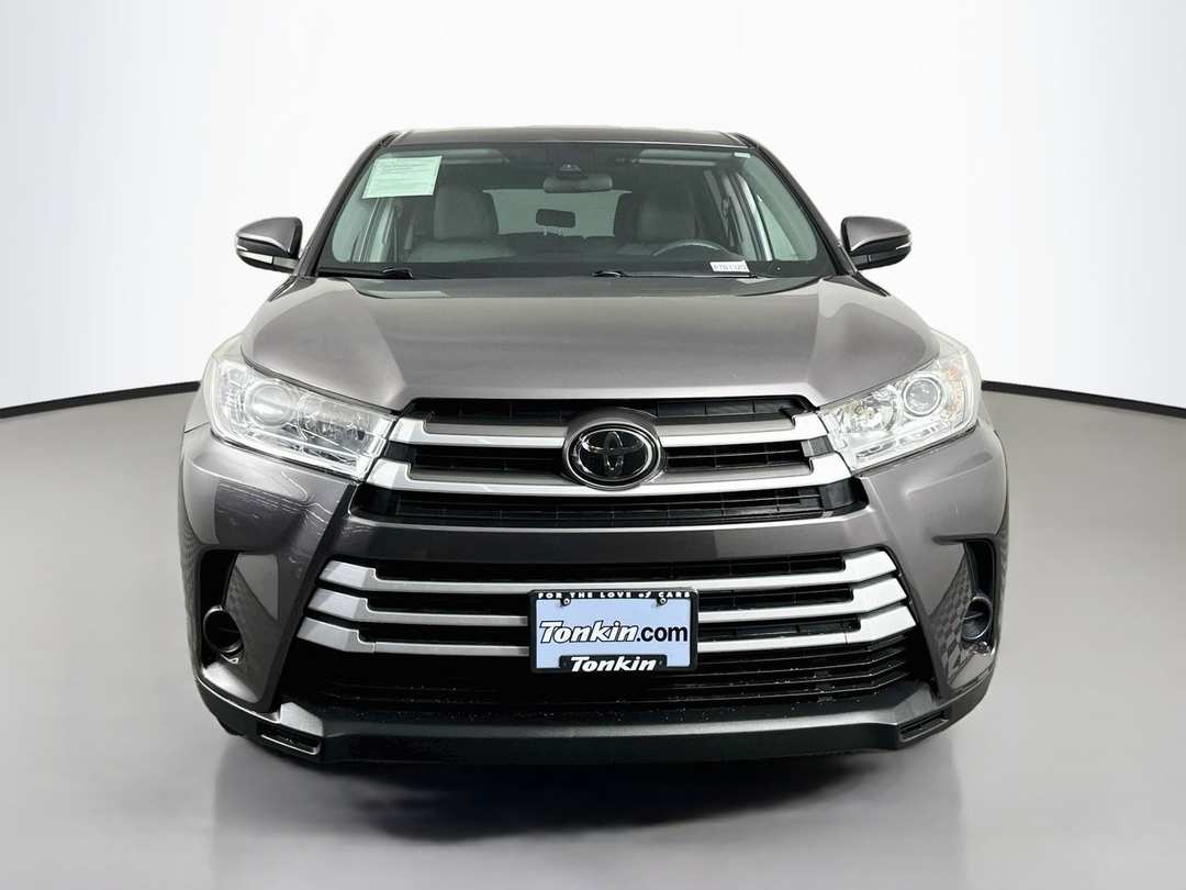 2019 Toyota Highlander LE - Image 2