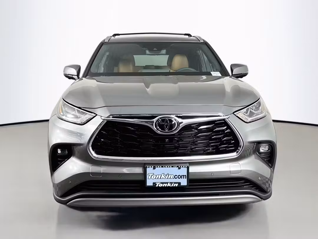 2026 Toyota Highlander Platinum - Image 2