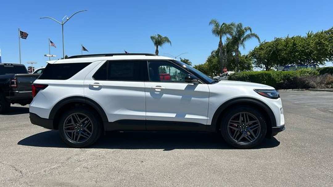 2026 Ford Explorer ST - Image 2