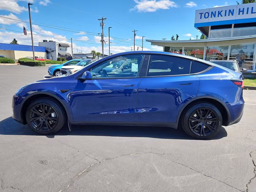 2023 Tesla Model Y Long Range - Image 3