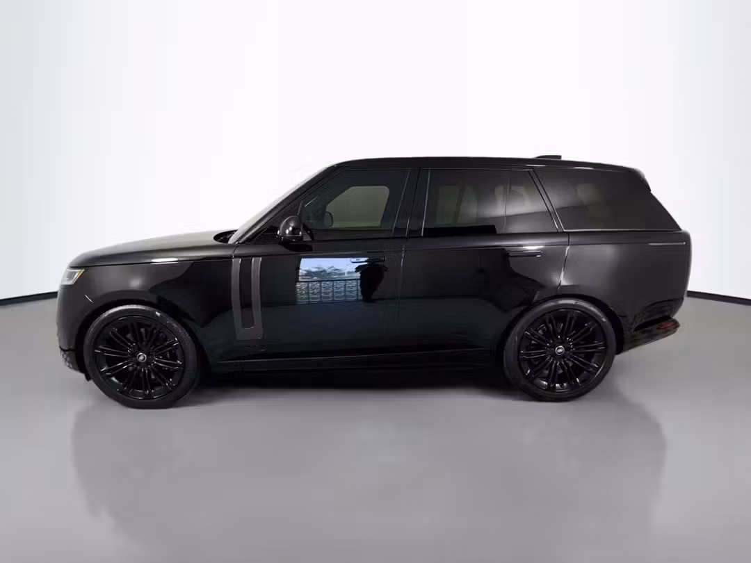 2025 Land Rover Range Rover SE - Image 2