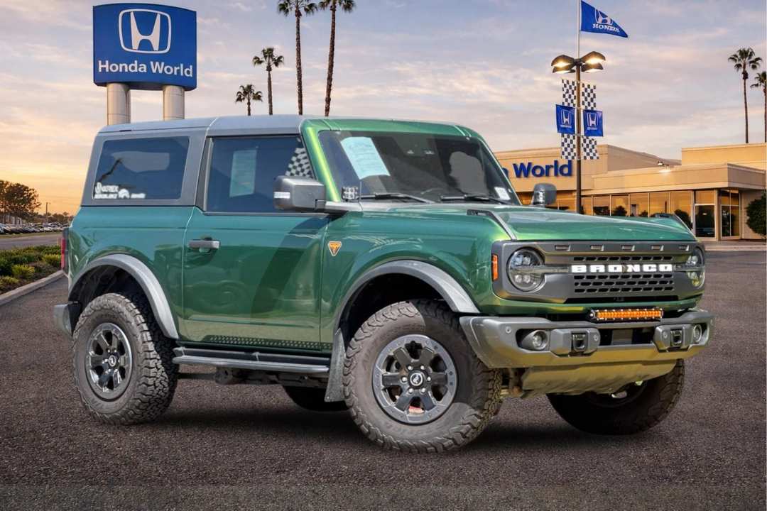 2022 Ford Bronco Badlands - Image 2