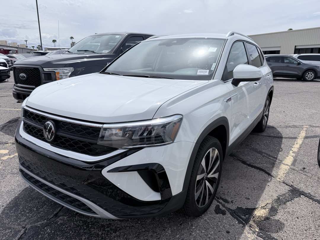 2024 Volkswagen Taos SE - Image 3