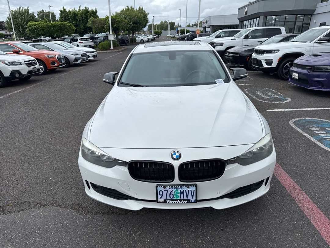 2015 BMW 3 Series 320i - Image 2