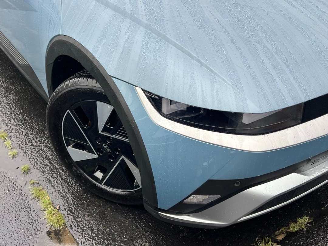 2025 Hyundai Ioniq 5 SE Standard Range - Image 2