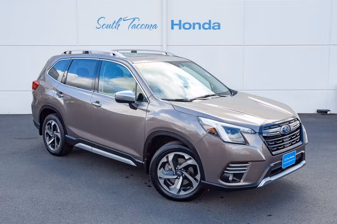 2022 Subaru Forester Touring - Image 2