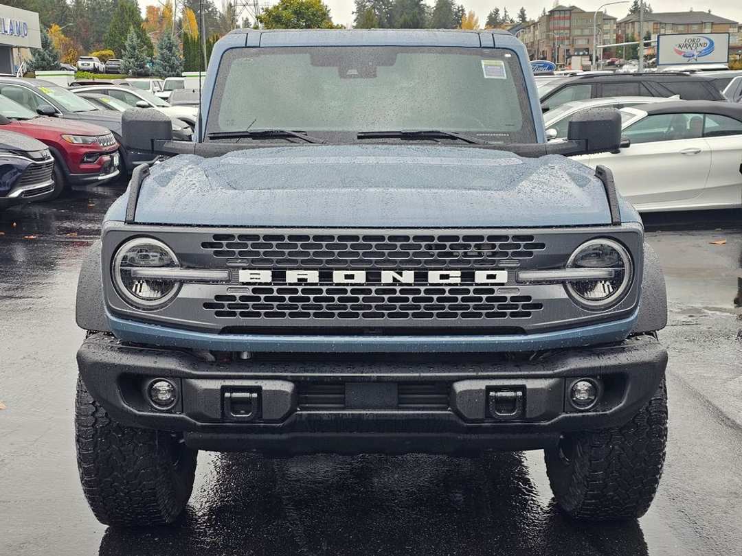 2025 Ford Bronco Badlands - Image 2