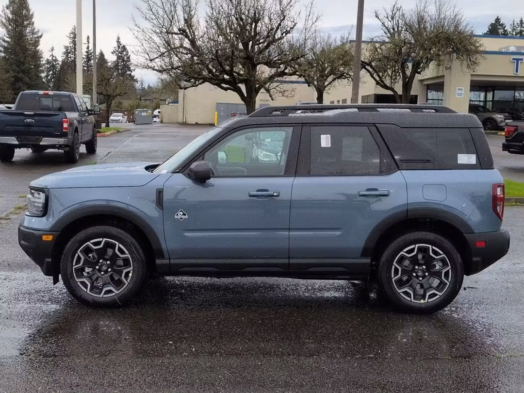 2025 Ford Bronco Sport Outer Banks - Image 2
