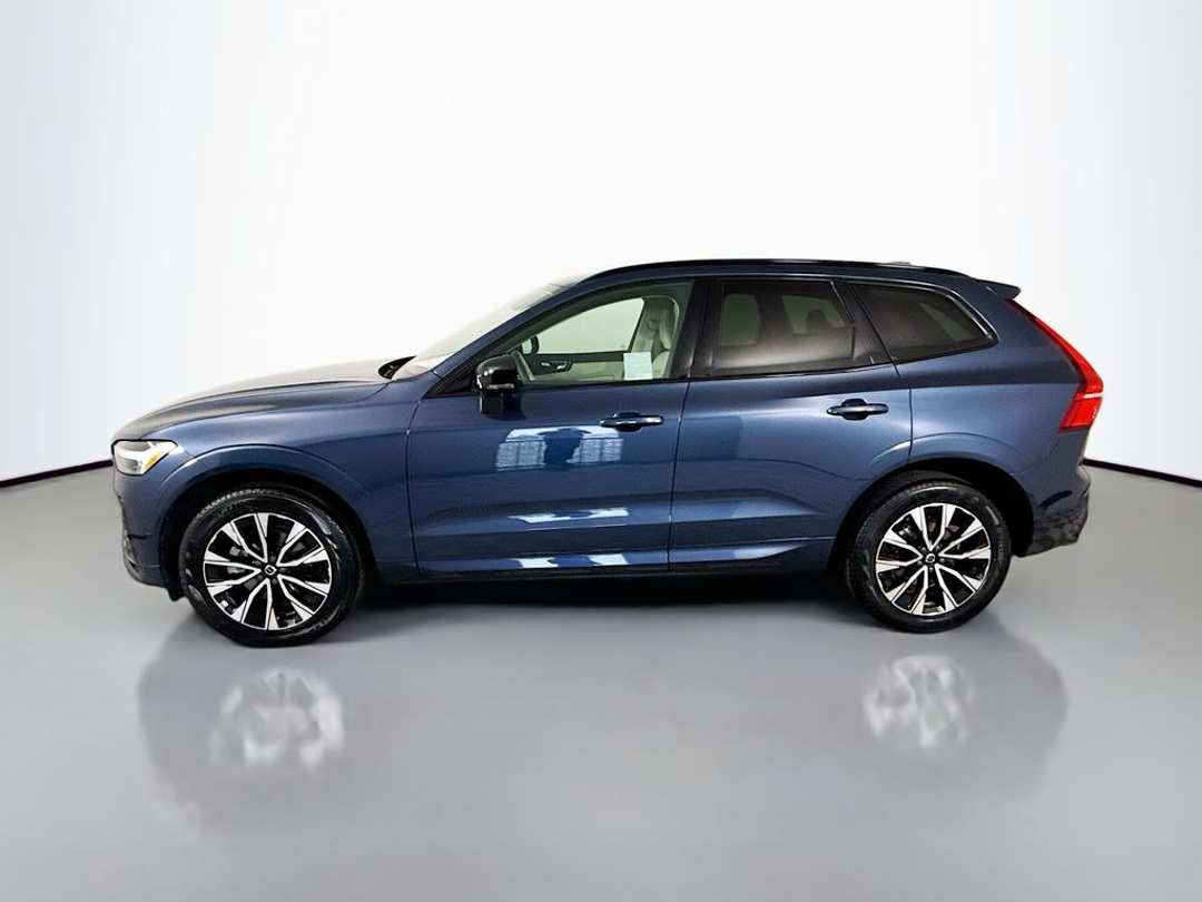 2023 Volvo Xc60 B5 Plus Dark Theme - Image 2