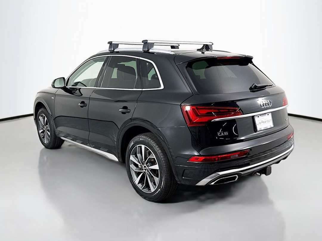 2023 Audi Q5 45 S line Premium - Image 3