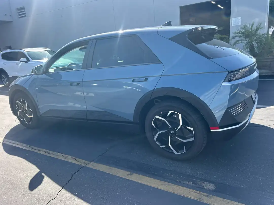 2024 Hyundai Ioniq 5 SEL - Image 3