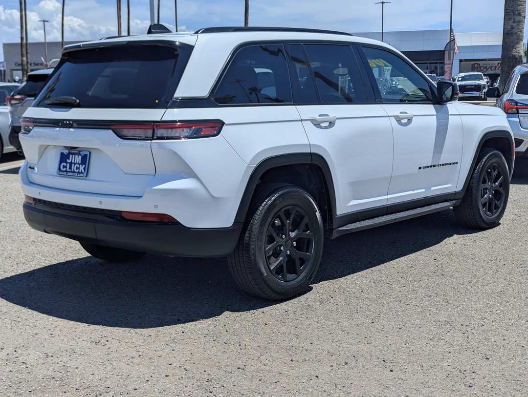 2024 Jeep Grand Cherokee Altitude - Image 2
