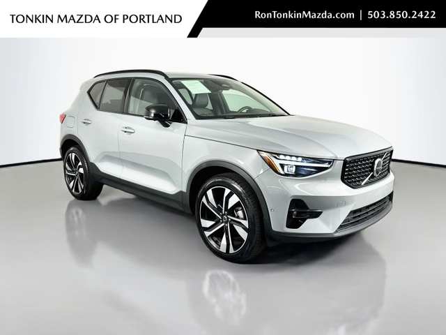 2025 Volvo Xc40 B5 Ultra Dark Theme
