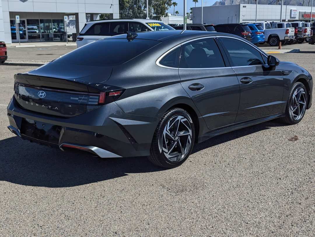 2025 Hyundai Sonata SEL Convenience - Image 2