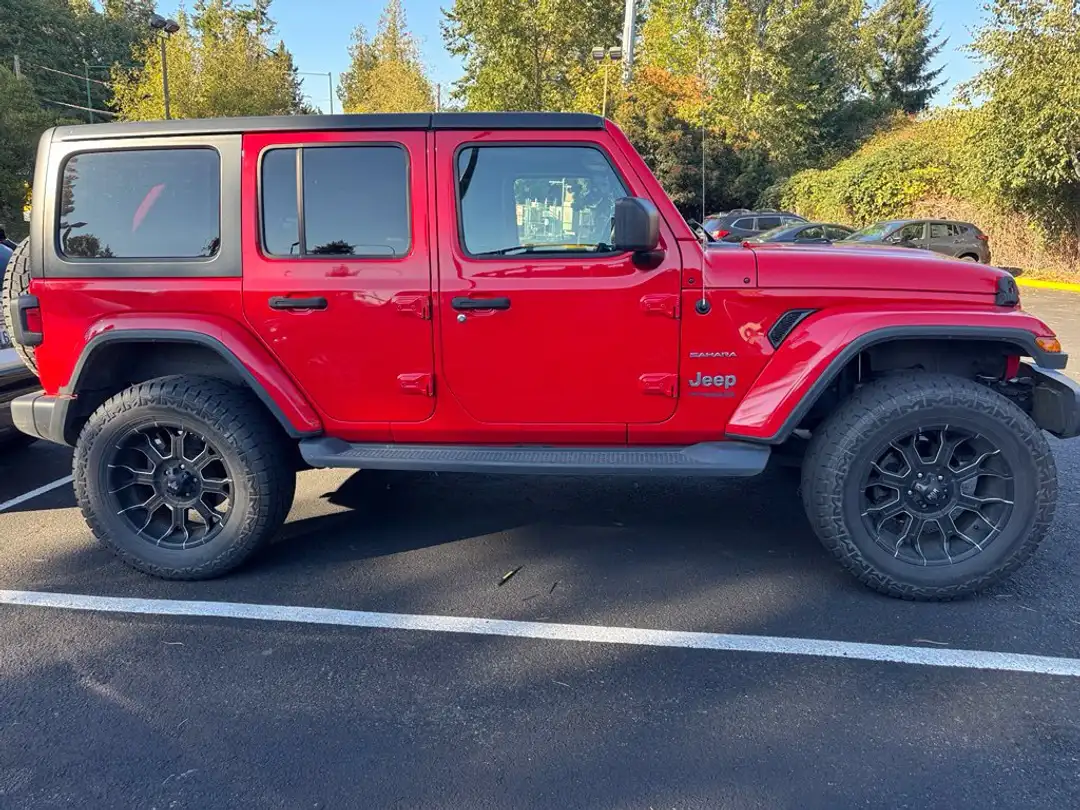 2018 Jeep Wrangler Unlimited Sahara - Image 2