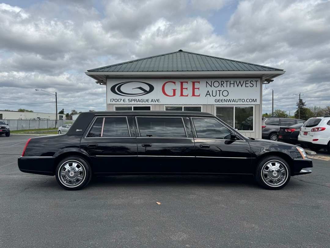 2010 Cadillac Dts Base - Image 3
