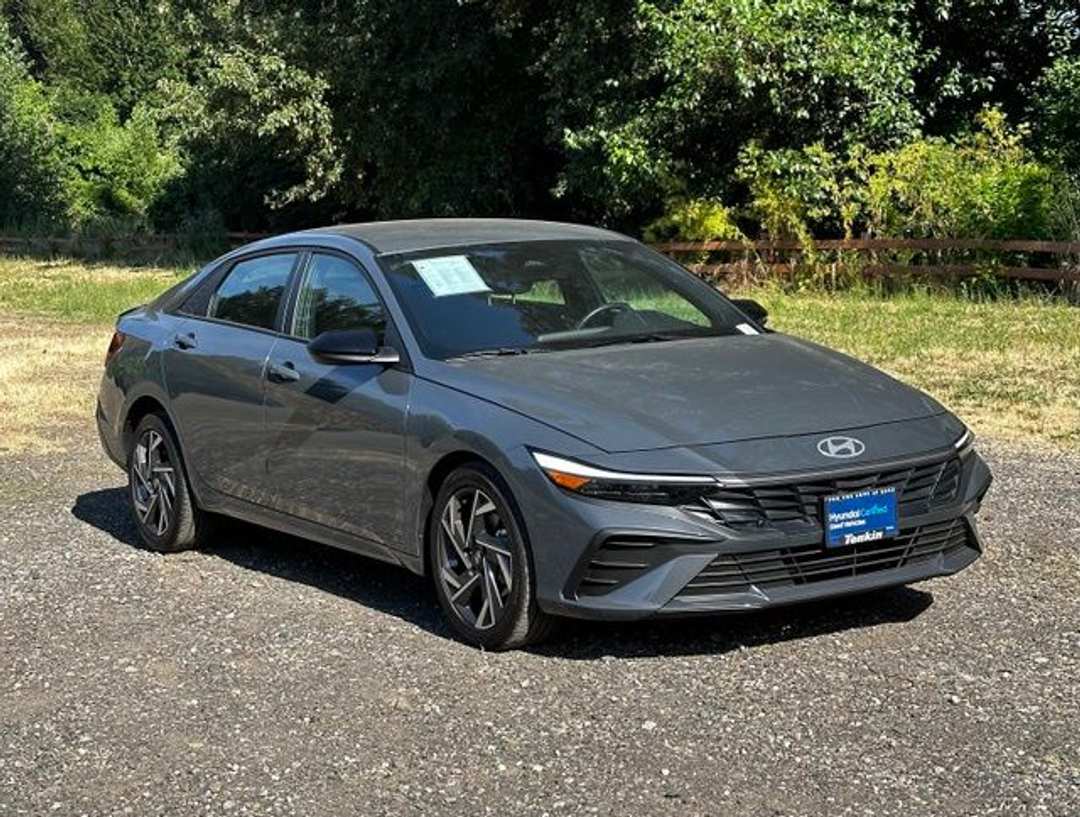 2025 Hyundai Elantra SEL Sport - Image 2
