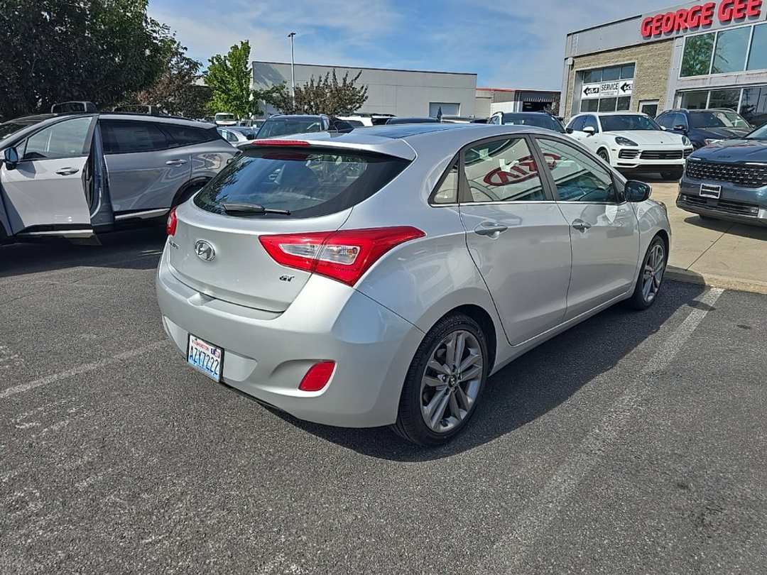 2016 Hyundai Elantra Gt Base - Image 2