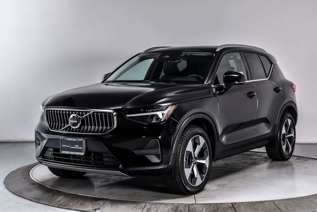 2025 Volvo Xc40 B5 Core - Image 2