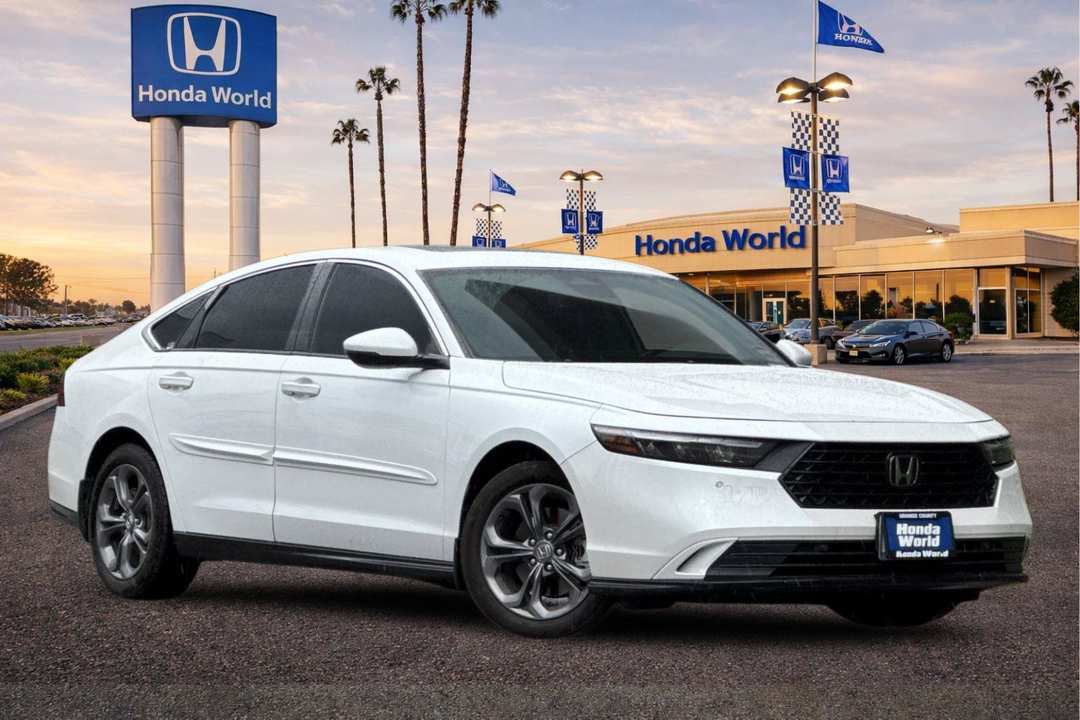 2023 Honda Accord Hybrid EXL - Image 2