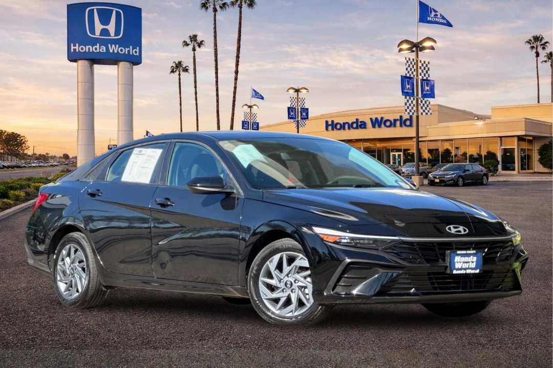 2026 Hyundai Elantra Hybrid Blue - Image 2