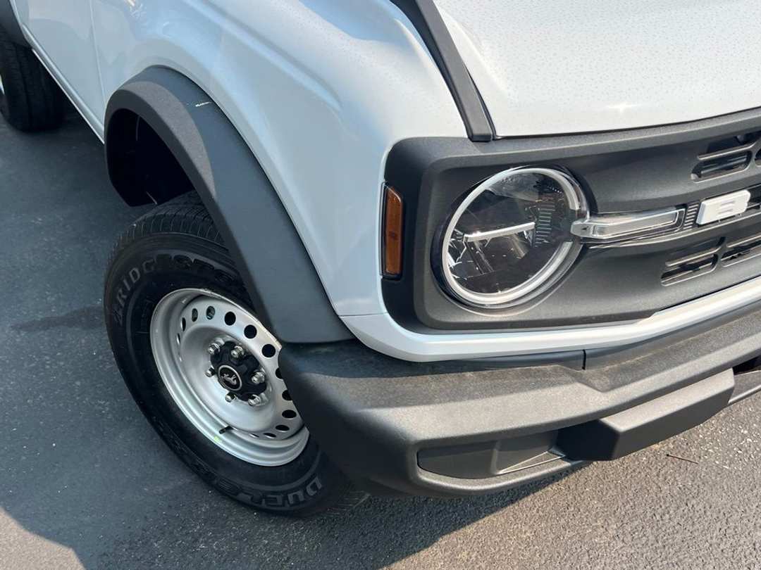 2026 Ford Bronco Base - Image 2
