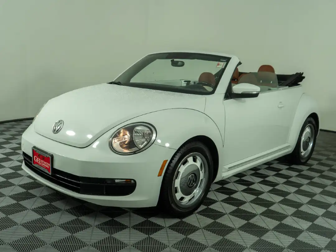 2015 Volkswagen Beetle 1.8T Classic - Image 3