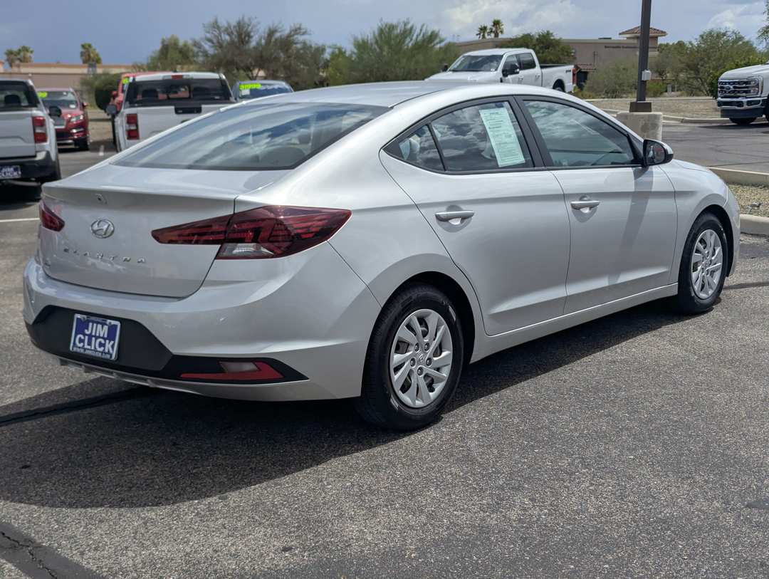 2019 Hyundai Elantra SE - Image 2