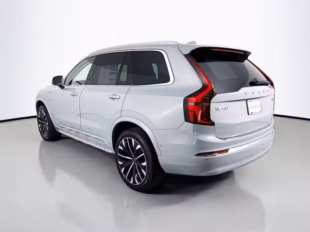 2026 Volvo Xc90 Plug-In Hybrid T8 Plus - Image 3