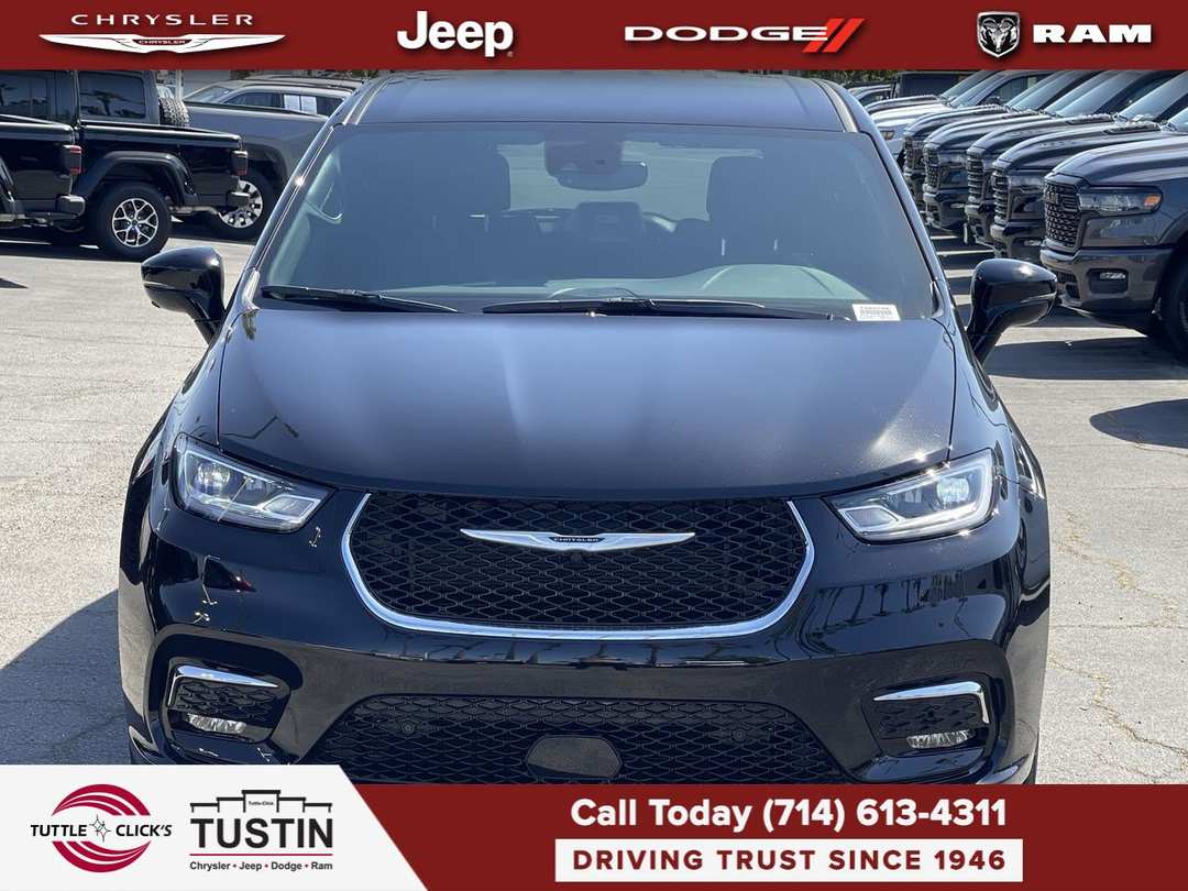 2026 Chrysler Pacifica Select - Image 2