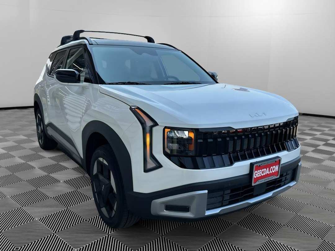 2027 Kia Seltos EX - Image 3