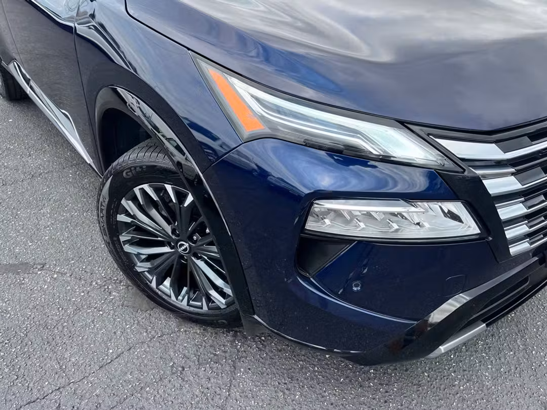 2024 Nissan Rogue Platinum - Image 2