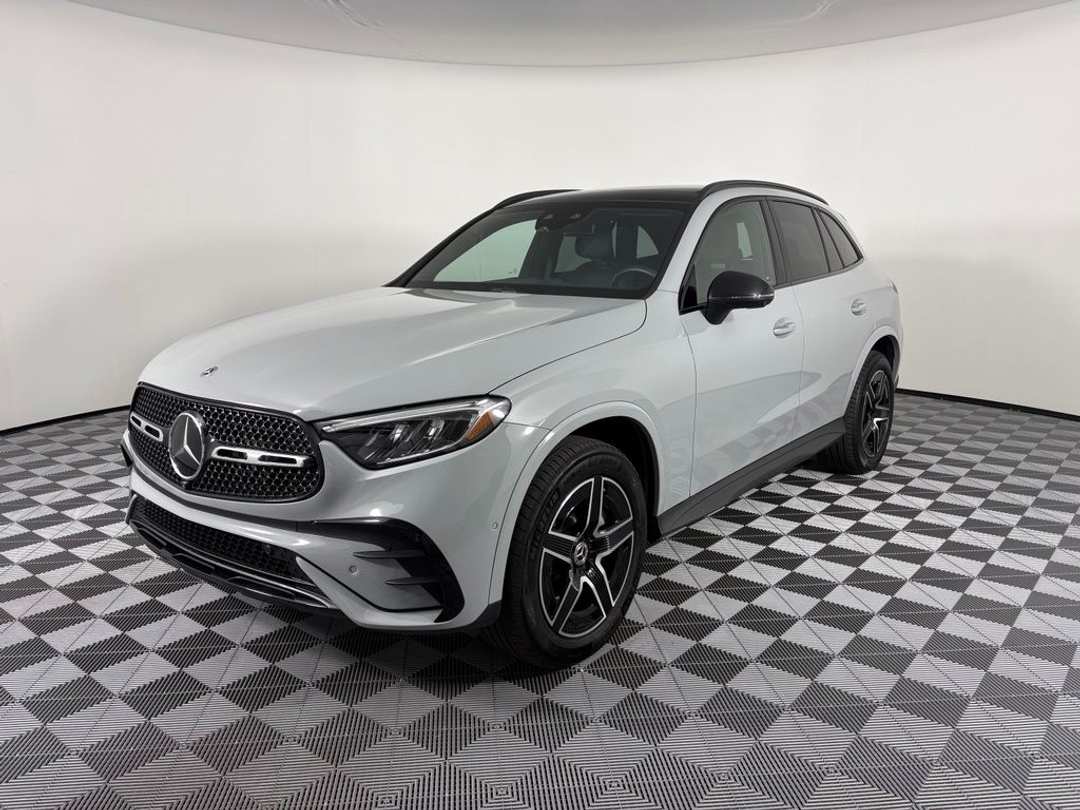 2026 Mercedes-Benz GLC 300 - Image 3