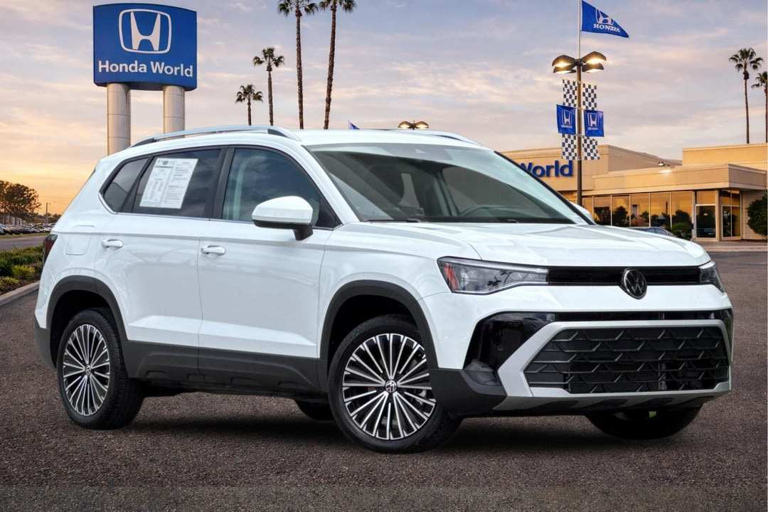 2025 Volkswagen Taos 1.5T SE - Image 2