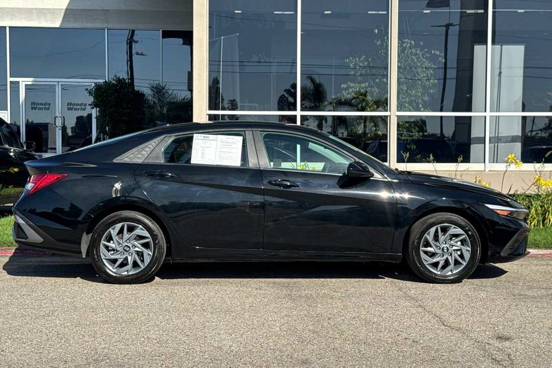 2026 Hyundai Elantra Hybrid Blue - Image 3