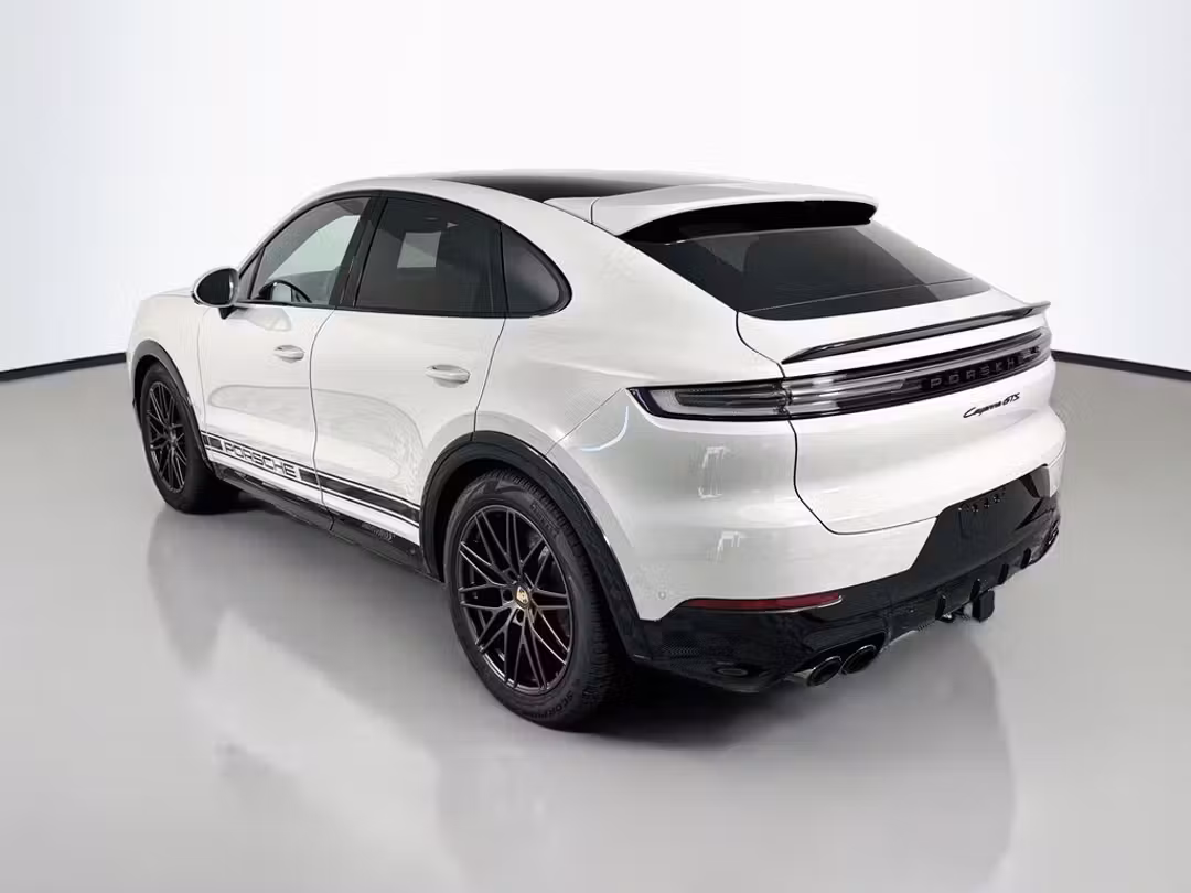 2026 Porsche Cayenne GTS - Image 3