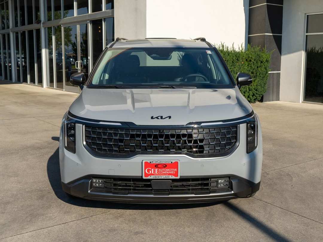 2027 Kia Carnival SX - Image 2
