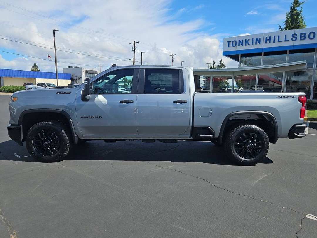 2026 Chevrolet Silverado 2500Hd Custom - Image 3