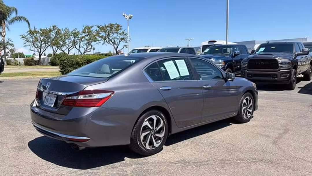 2017 Honda Accord EXL - Image 3
