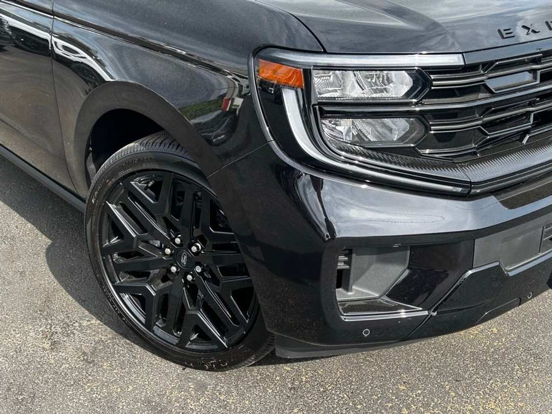 2026 Ford Expedition Platinum - Image 2