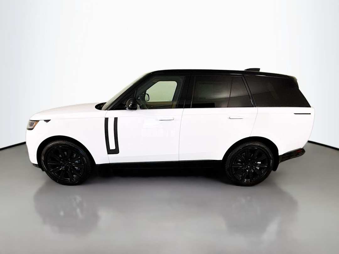2026 Land Rover Range Rover SE - Image 2