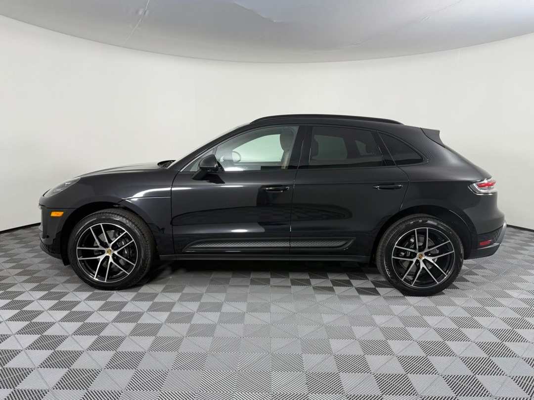 2026 Porsche Macan - Image 2