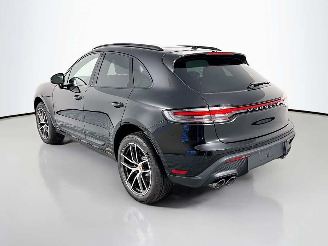 2026 Porsche Macan - Image 3