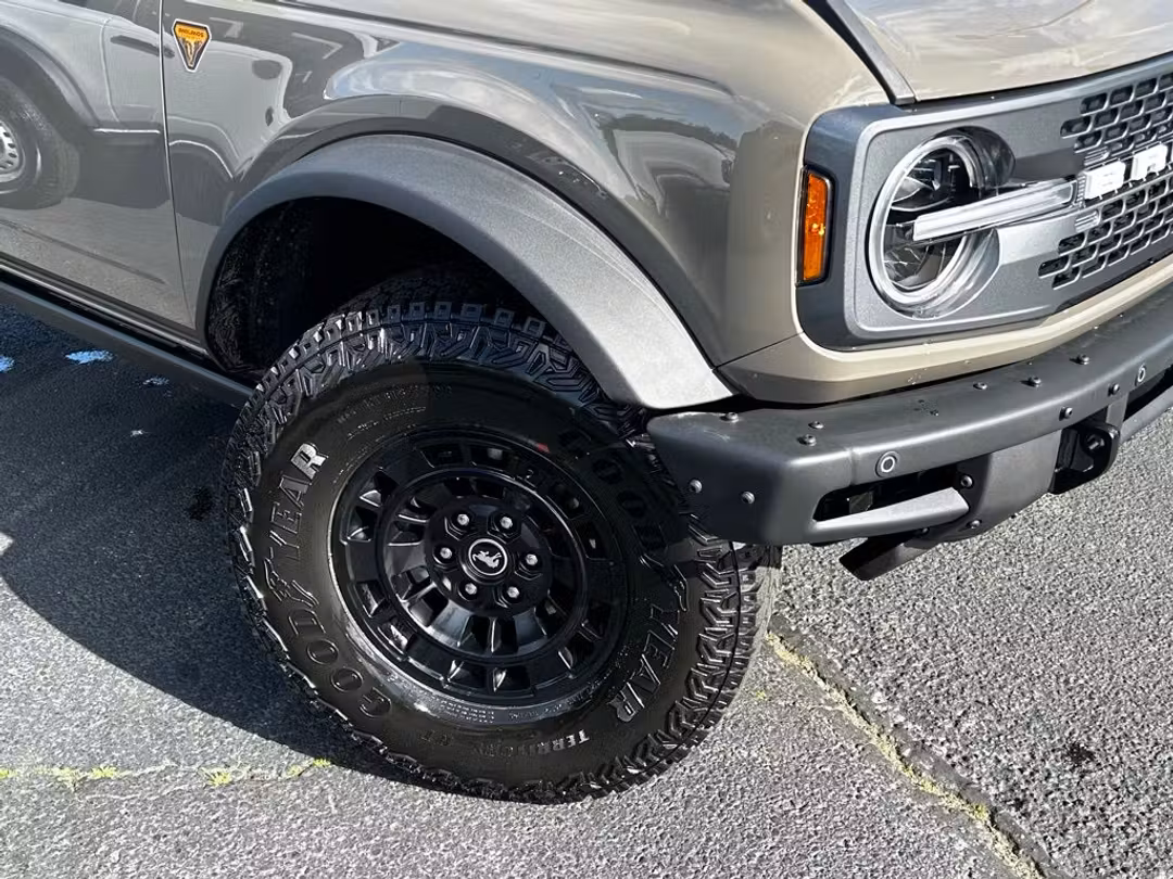 2026 Ford Bronco Badlands - Image 2